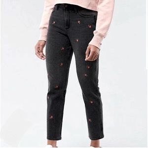Hollister Curvy High Rise Mom Jean